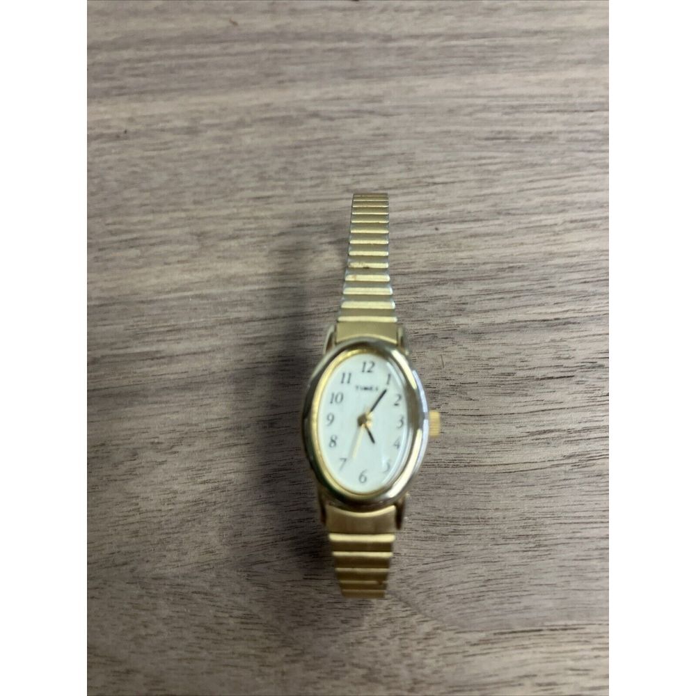 Gold Toned Timex Analog Wristwatch‎ with an Expansion Band - Picture 2 of 4
